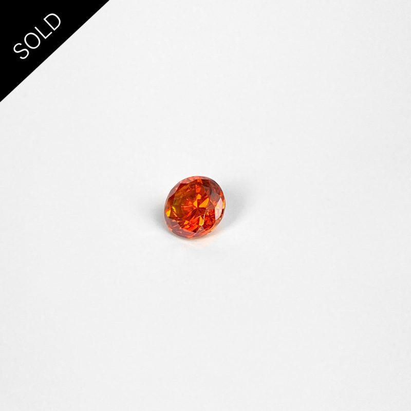 Dieser rote Edelstein wird Sphalerit oder Diaspor genannt.