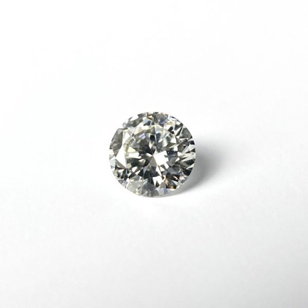 Dieser Edelstein ist ein Diamant der von Schütt geschliffen wurde.