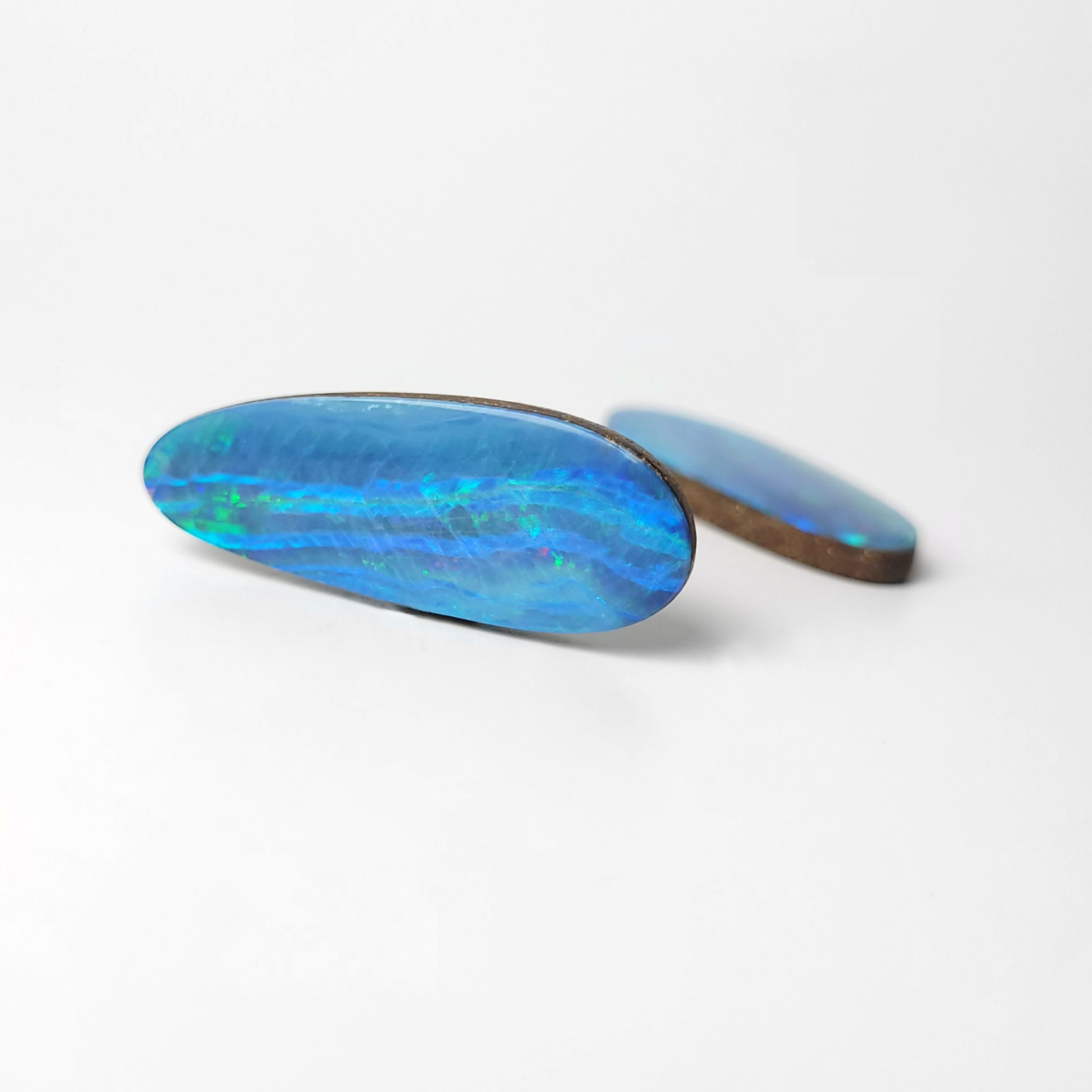 Dieser Edelstein ist ein opal Dublette cabochon