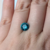 Dieser Edelstein ist ein blau Turmalin facettiert rund.