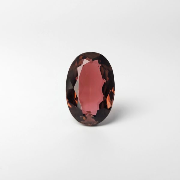 Dieser nachhaltige Edelstein ist ein ovaler Rosa Rot Rubelith Turmalin Von Schütt.