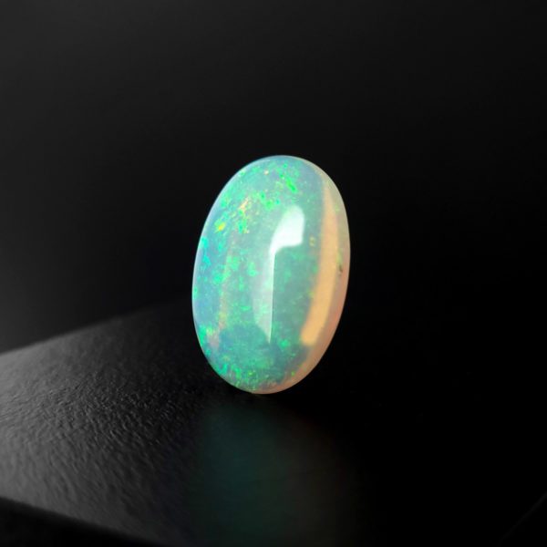 Dieser Edelstein ist ein opal cabochon